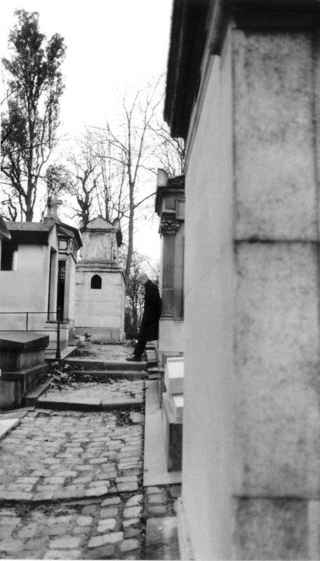 Dan @ that one really famous cemetery in Paris